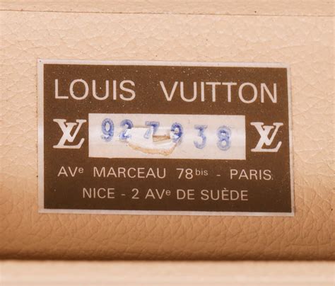 louis vuitton phone number.